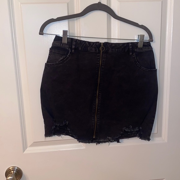 Black denim skirt! - Picture 1 of 3